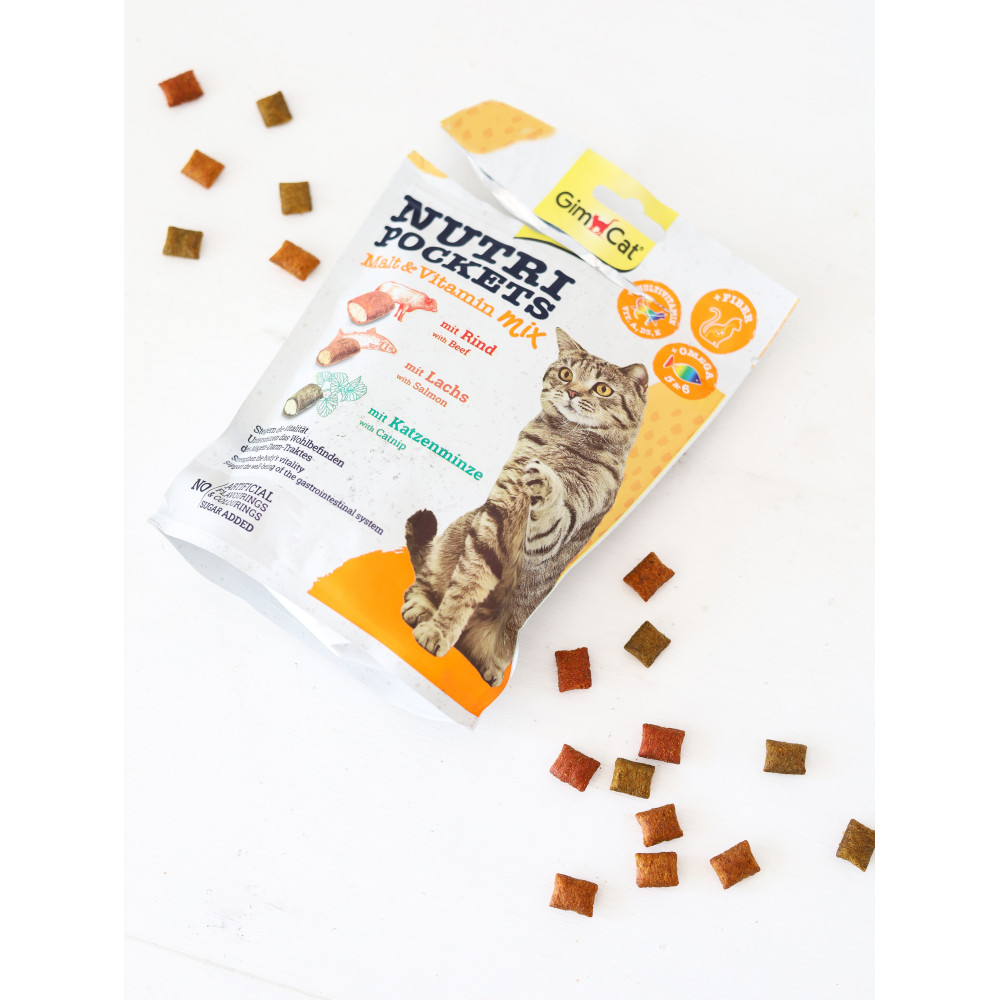 Ласощі для котів GimCat Nutri Pockets Malt & Vitamin Mix Мікс подушечок з яловичиною, лососем та котячою м'ятою,150г